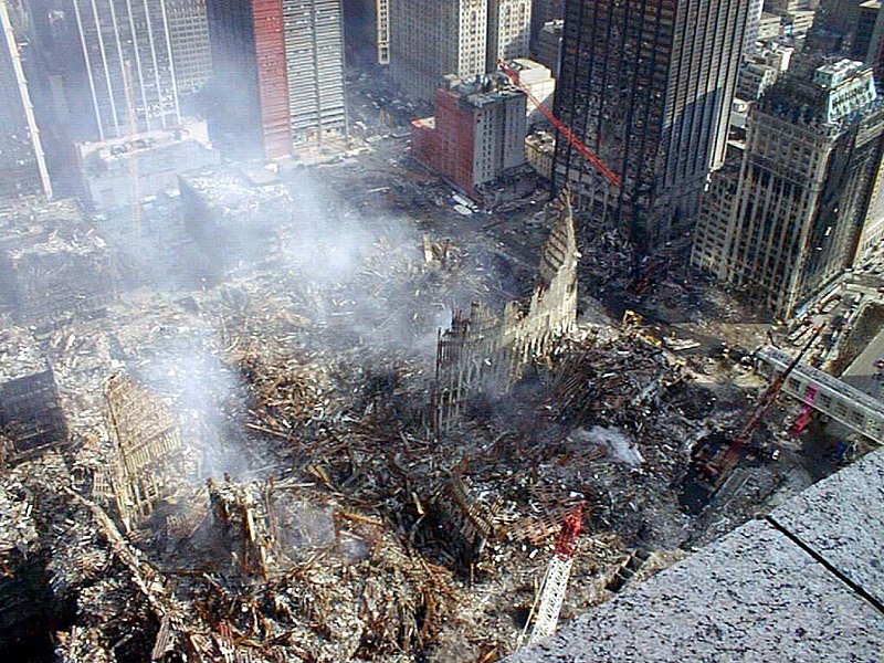 photographie aérienne des ruines du World Trade Center à New York