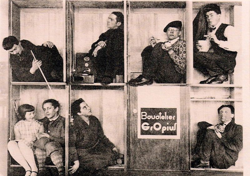 image d'un groupe d'étudiants au Bauhaus de Dessau, 1928.
