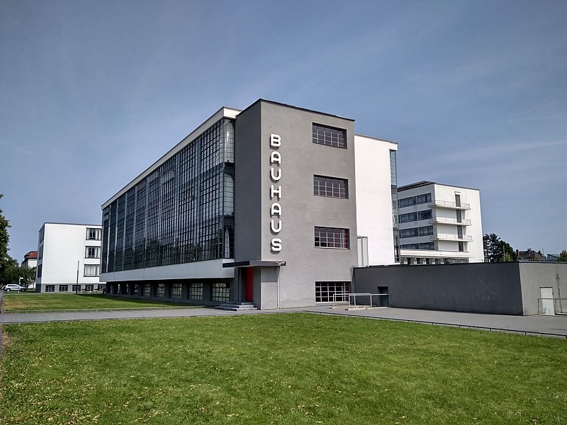 image de la façade du siège de l'école à Dessau