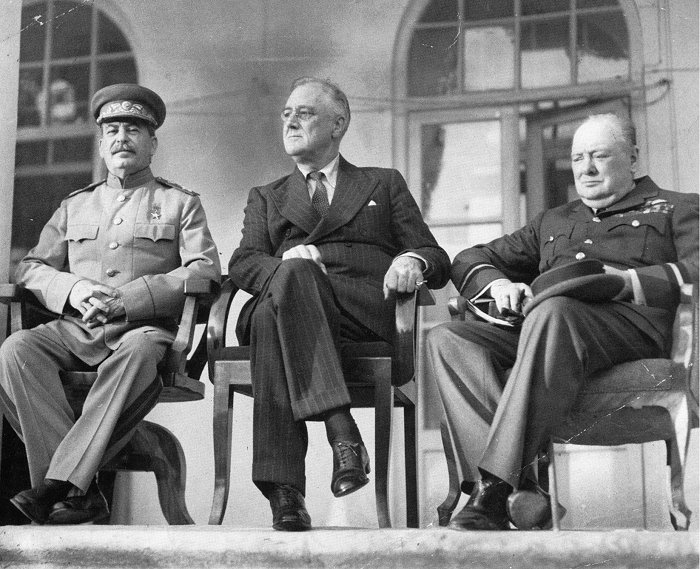 Staline, Roosevelt et Churchill, à la Conférence de Téhéran.