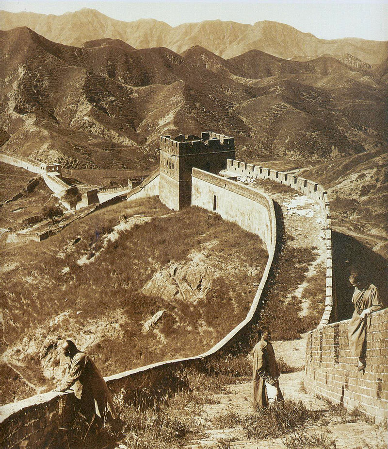 Vue panoramique de la Grande Muraille de Chine en 1907